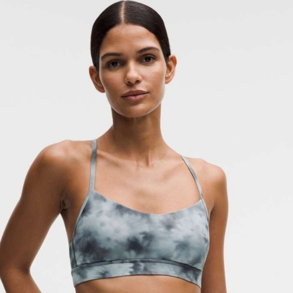 NWT Lululemon Flow Y Nulu Bra Gray Sz 2 Meadows Grey